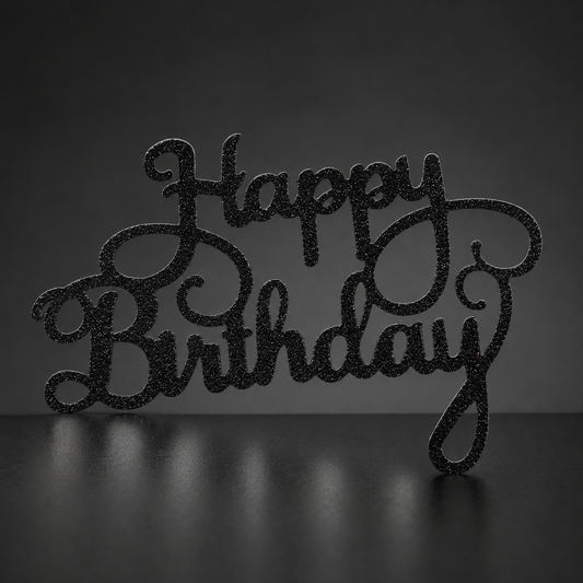 Fekete csillámos Happy Birthday torta betűző közelről, fa felületen
