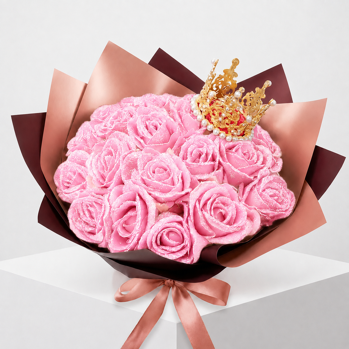 Rózsaszín csillámos örökrózsa csokor padlizsánlila-rosegold díszpapírban
