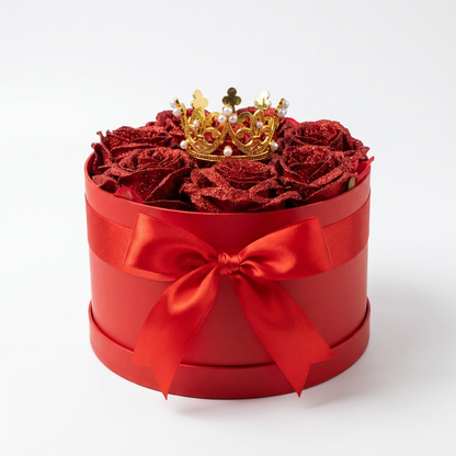 Prémium minőségű, élethű vörös rózsa részletgazdag kidolgozással.