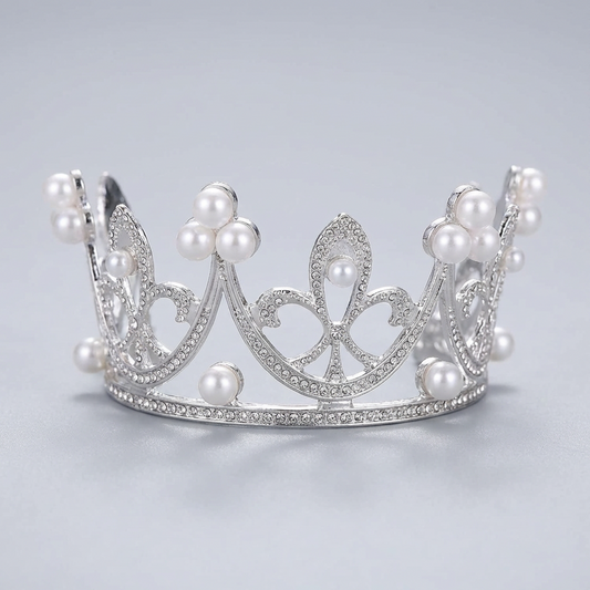 Ezüst színű dekorációs korona szappanrózsa csokor és virágbox tetején