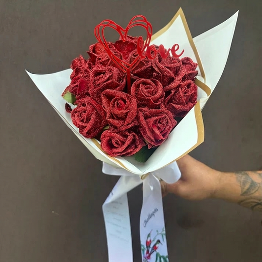 Piros "Love" Tematikájú Csokordísz / Virágbeszúró – Szívhez Szóló Kiegészítő