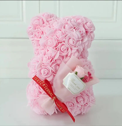Rózsaszín rózsa medve 250 kézzel készített műrózsából – MeglepiMűhely