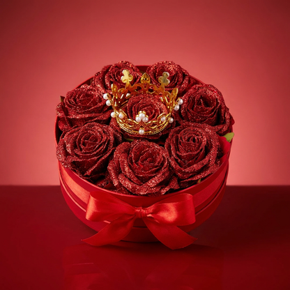 Elegáns, vörös műrózsa fekete luxus díszdobozban, átlátszó előlappal.