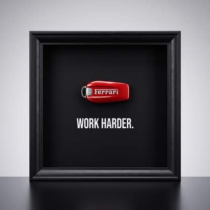 Work Harder fekete mélykeret piros Ferrari-stílusú replika kulccsal és fehér felirattal – férfi ajándék